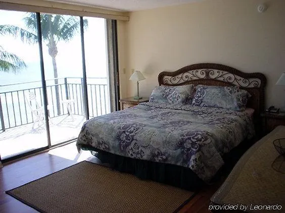 1800 Atlantic Suites Key West 3*,